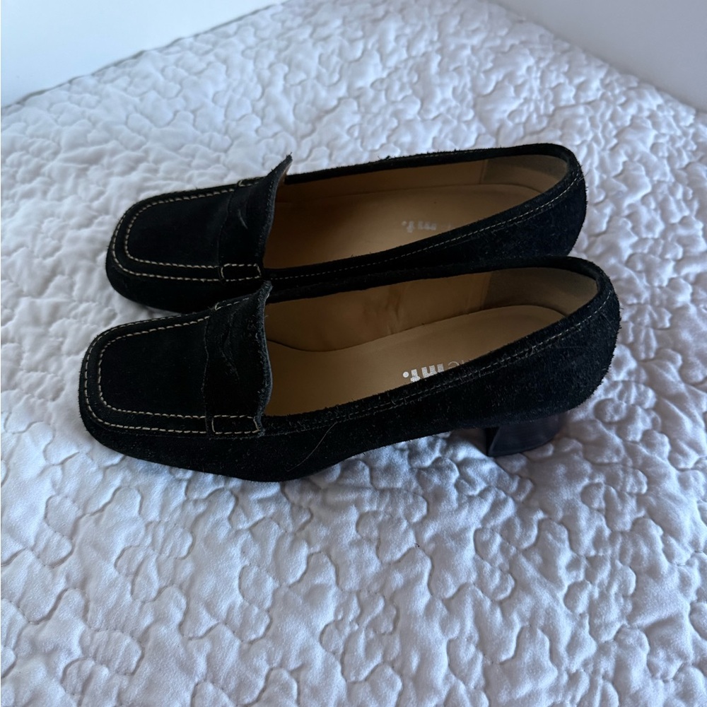 White Mountain Black suede 2” heels Women's Loafers